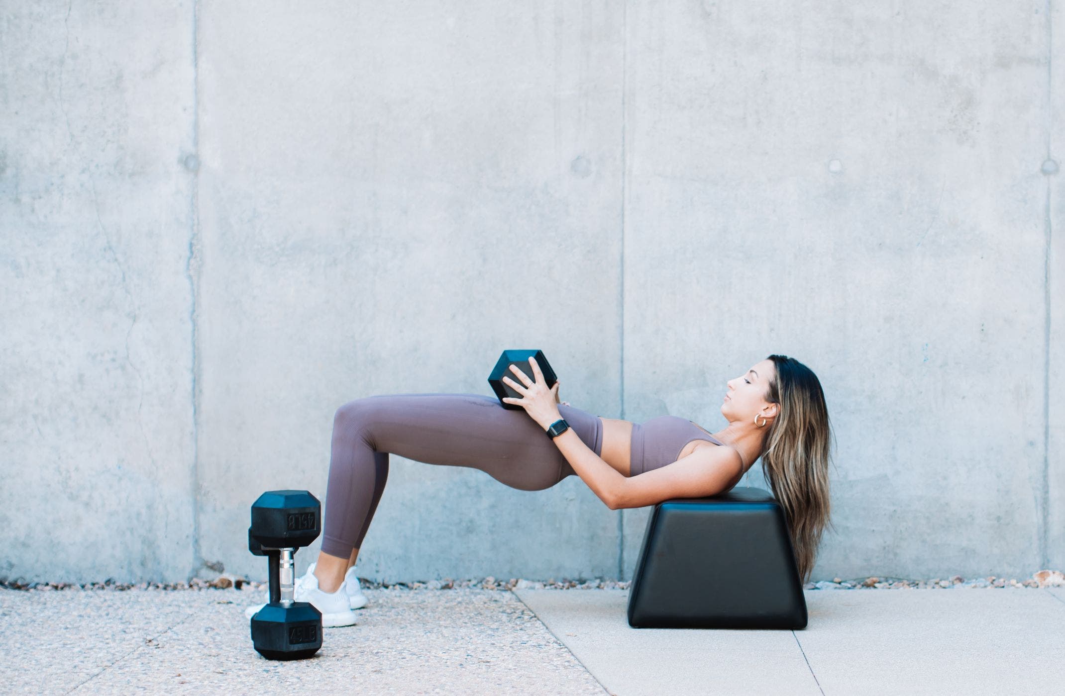 Le hip thrust est un exercice à ne pas manquer si vous désirez renforcer la musculature de vos fesses – source : salud 180 Le hip thrust est un exercice à ne pas manquer si vous désirez renforcer la musculature de vos fesses – source : salud 180