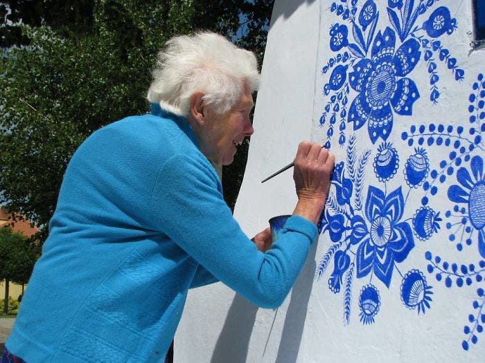 house painting 90 year old grandma agnes kasparkova 32 59d3350ececa0 700 1