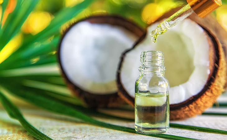 Bicarbonate de soude et huile de coco : les bienfaits pour la peau