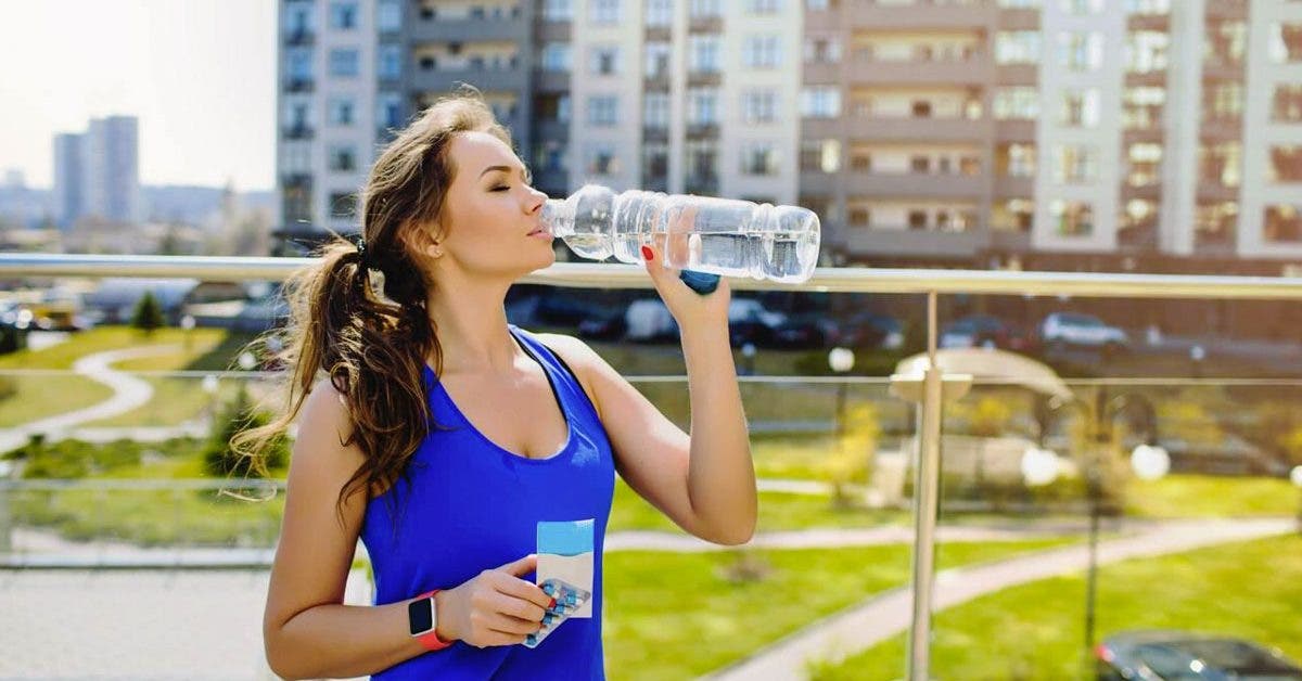 Hydratation de la peau : pourquoi boire de l’eau ne suffit pas ?