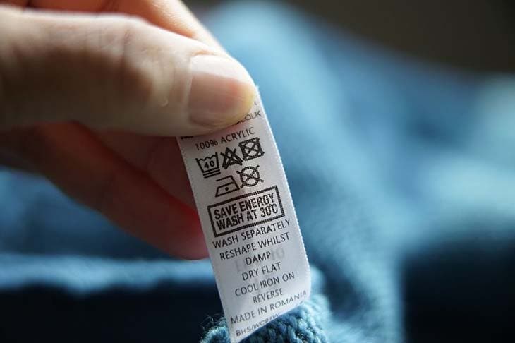 Un'etichetta di abbigliamento