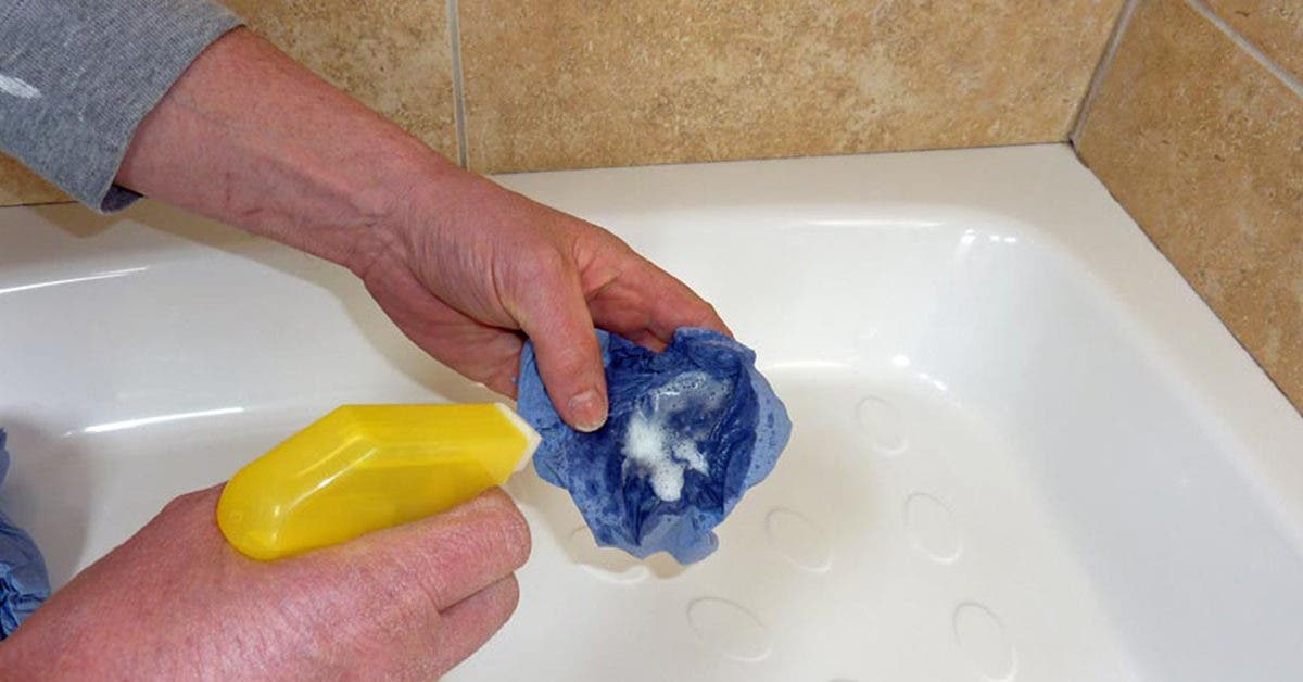 9 astuces pour nettoyer les joints sales de la salle de bain