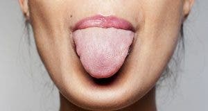 la bonne facon de nettoyer votre langue et la frequence a laquelle vous devriez le faire 1