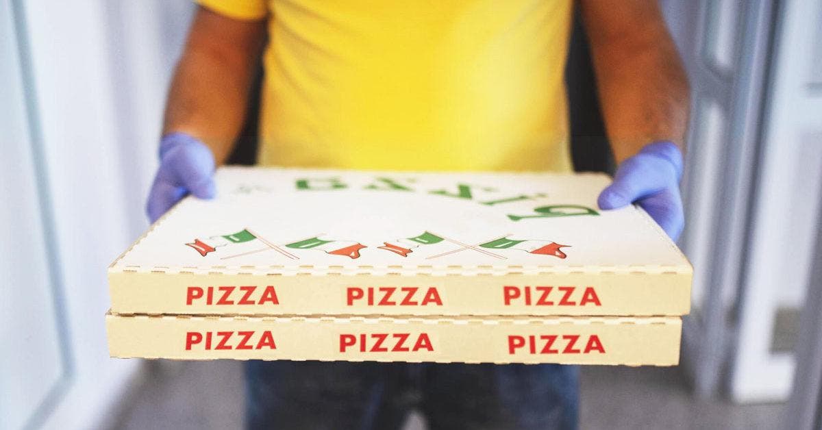 La mère d'un livreur commande une pizza pour soutenir son fils lors de son premier jour de travail