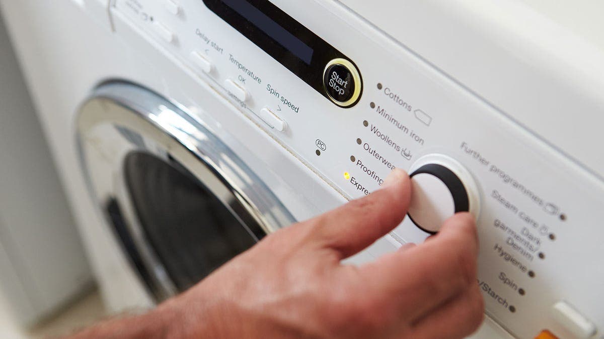 Perché è importante far funzionare la lavatrice a 90° una volta al mese? 3 lavare a 90°