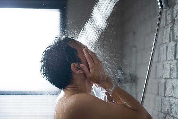 laver visage douche
