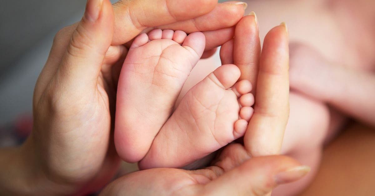 les experts recommandent aux parents de laisser les bebes pieds nus cest tres bon pour leur sante 1