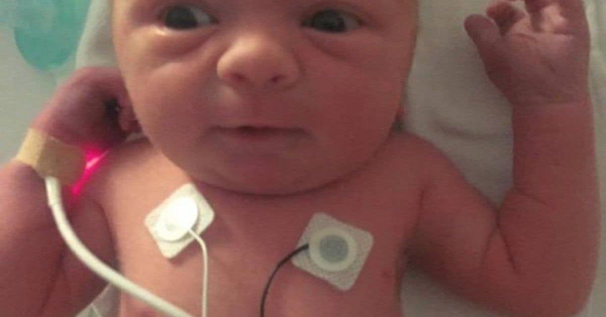 Après une césarienne, les médecins n’arrivent pas à croire ce qu’ils voient lorsque le bébé est né
