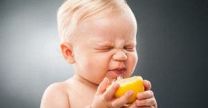 les plus droles reactions de bebes goutant du citron pour la premiere fois 1 1