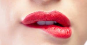 Comment avoir les lèvres rouges et pulpeuses naturellement ?