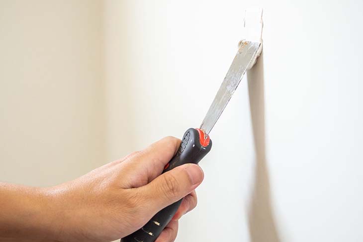 Comment Utiliser du Dentifrice pour Reboucher les Trous d'un Mur Blanc.