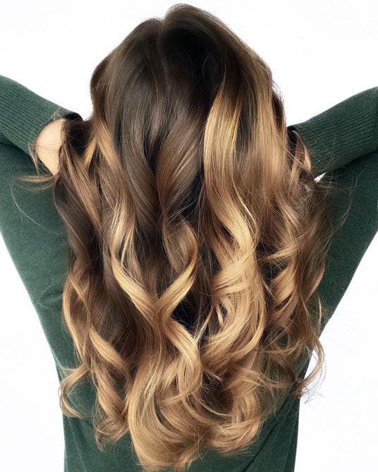 meches dorees epaisses - Les 50 meilleures couleurs de cheveux et tendances de 2023
