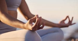 Méditation et CBD : comment ce duo naturel peut apaiser votre corps et votre esprit