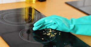 Comment nettoyer une plaque vitrocéramique avec du bicarbonate ?