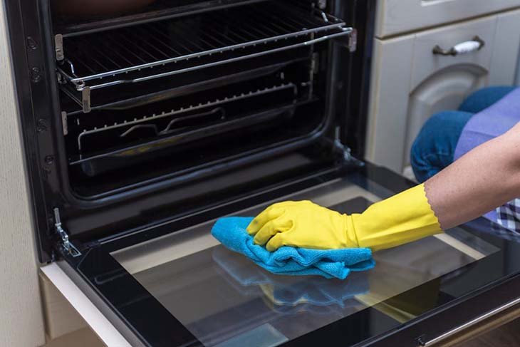 limpieza del vidrio del horno