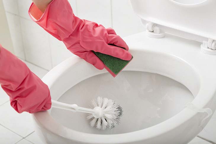 per pulire i servizi igienici