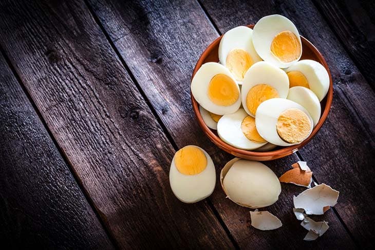 Des œufs durs après cuisson