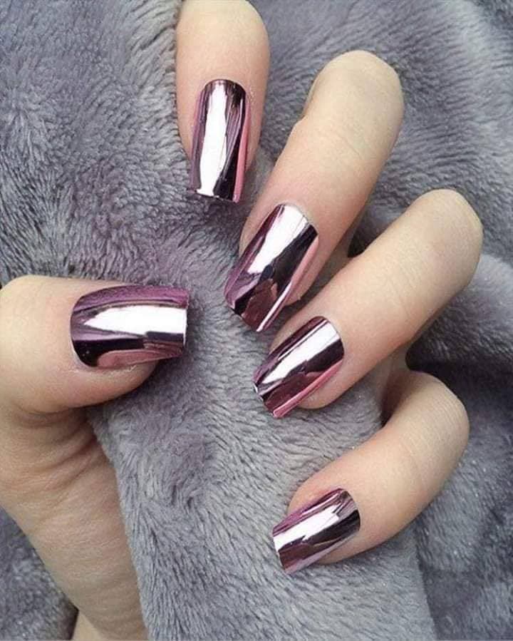 Voici comment réaliser un effet miroir sur vos ongles