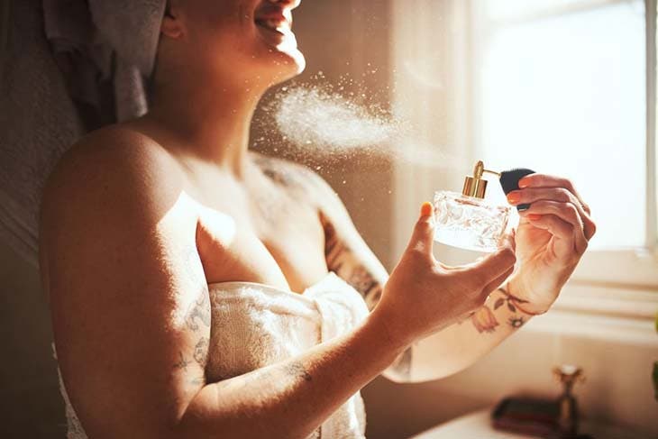 Se parfumer avec son parfum préféré Se parfumer avec son parfum préféré