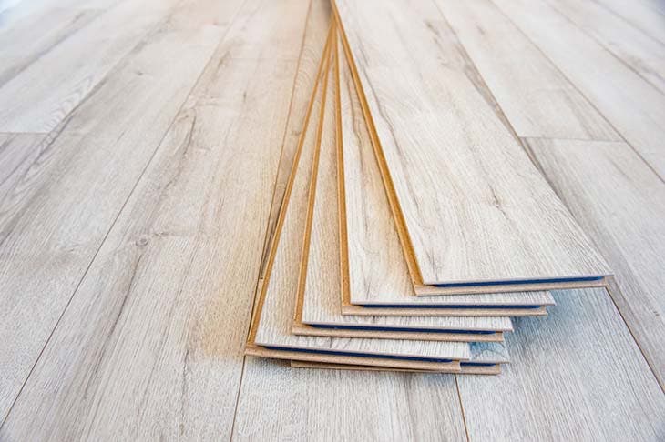 Comment nettoyer un parquet stratifié ?