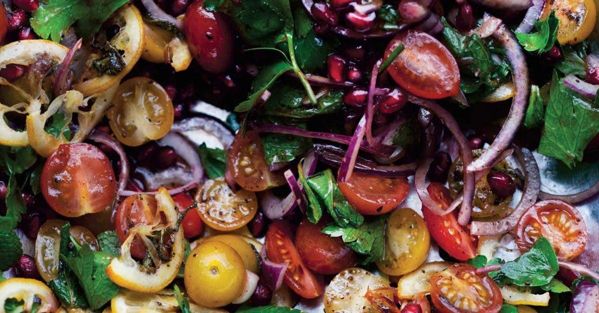 Voici une salade fraîcheur qui vous enchantera par son goût exquis et par ses ingrédients sains et hypocaloriques. Découvrez-là dans notre point culinaire.