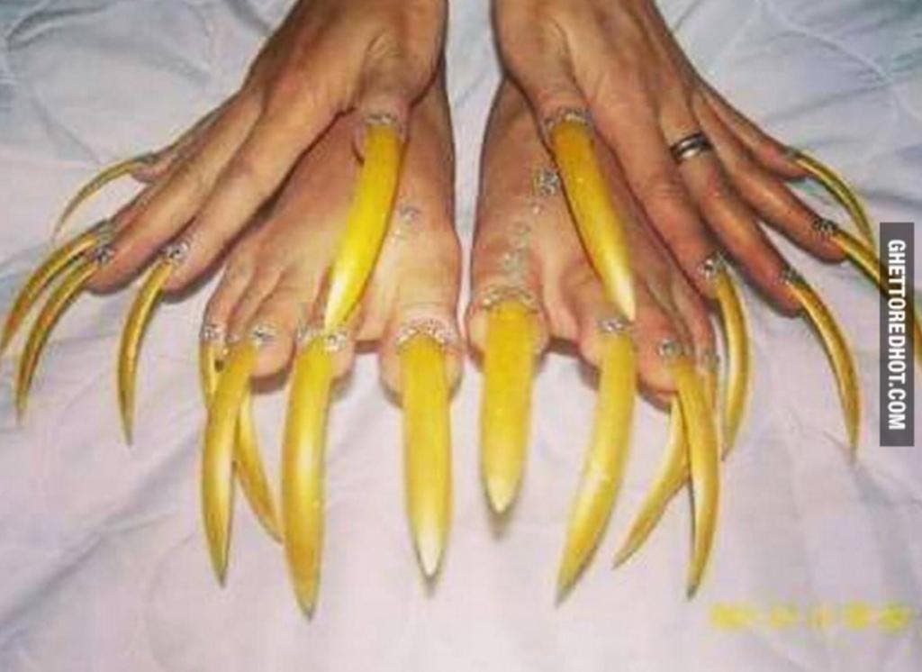 photos de femmes qui possèdent les ongles les plus étranges de la planète