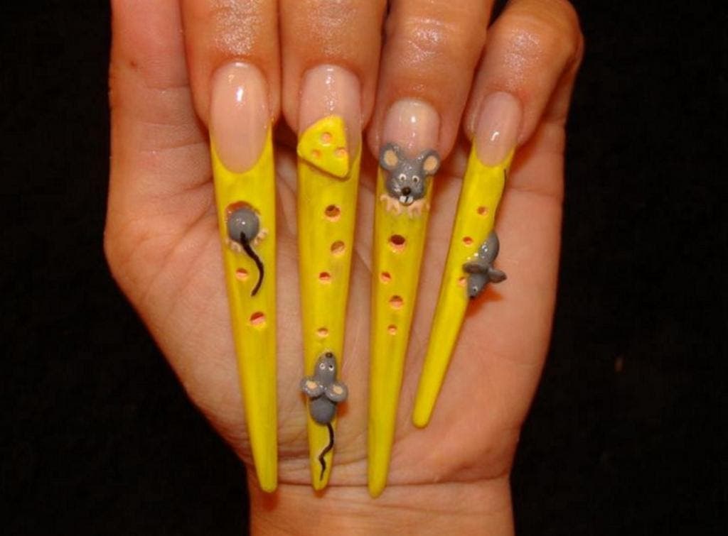 photos de femmes qui possèdent les ongles les plus étranges de la planète