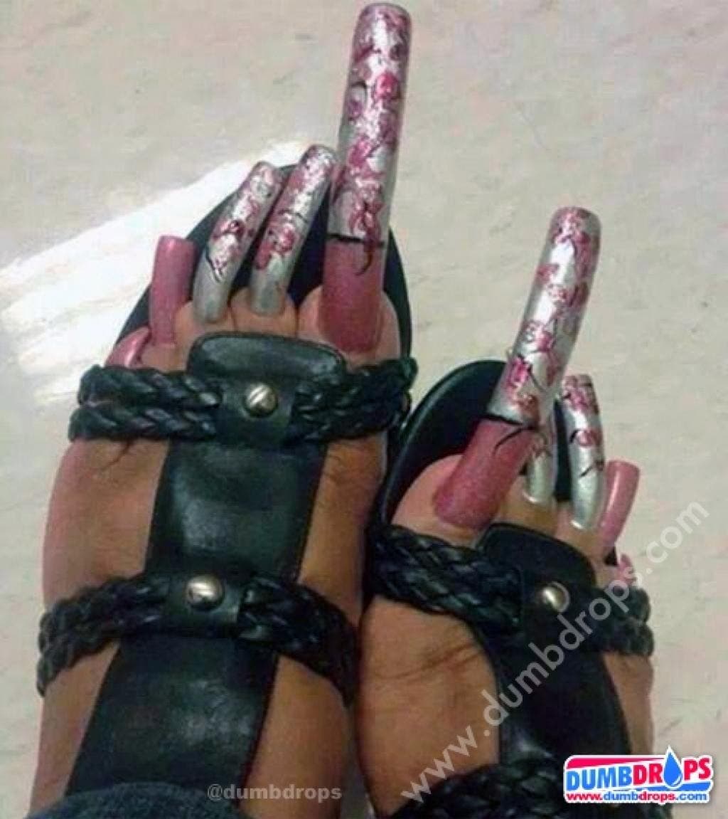 photos de femmes qui possèdent les ongles les plus étranges de la planète