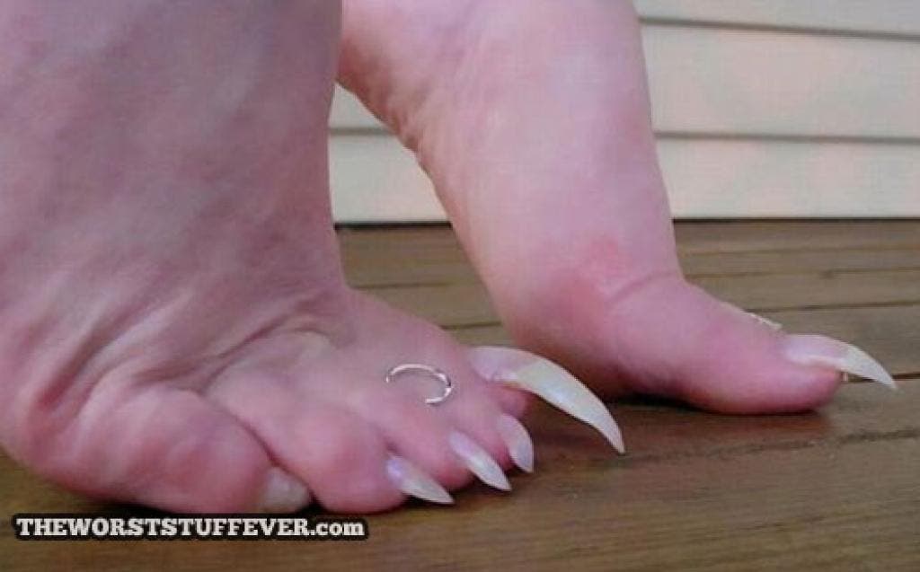 photos de femmes qui possèdent les ongles les plus étranges de la planète