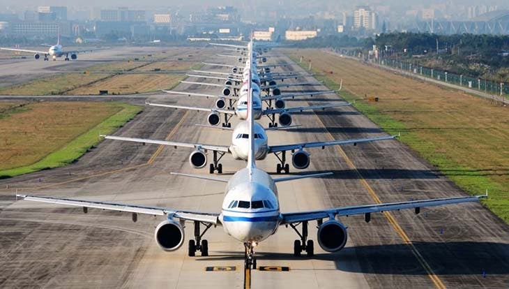 planes on the runway