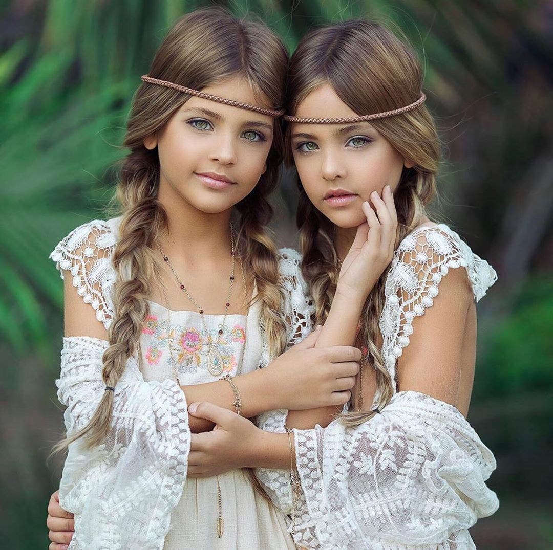 Ces deux sœurs sont appelées les deux plus belles jumelles du monde, découvrez à quoi elles ressemblent aujourd’hui