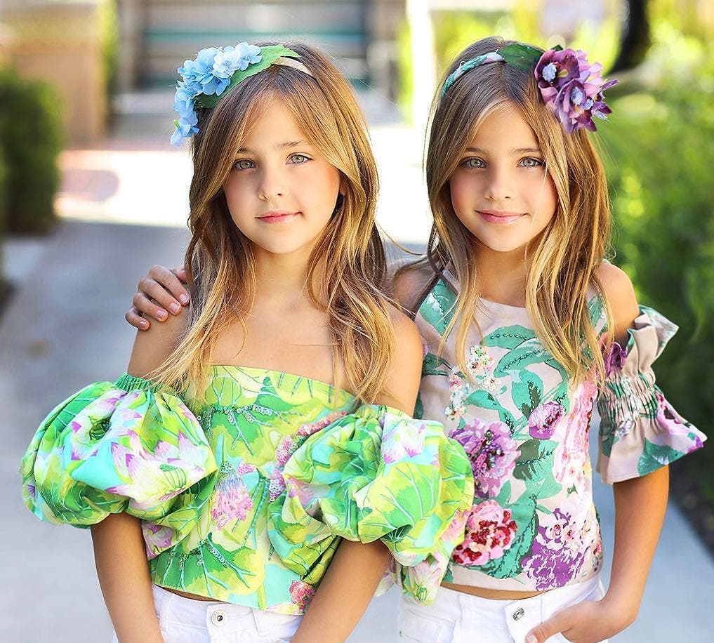 Ces deux sœurs sont appelées les deux plus belles jumelles du monde, découvrez à quoi elles ressemblent aujourd’hui