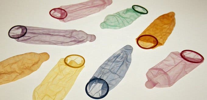 Les médecins mettent en garde les personnes qui réutilisent leur préservatifs