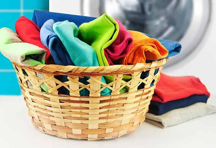 renkli çamaşırları temizlemek