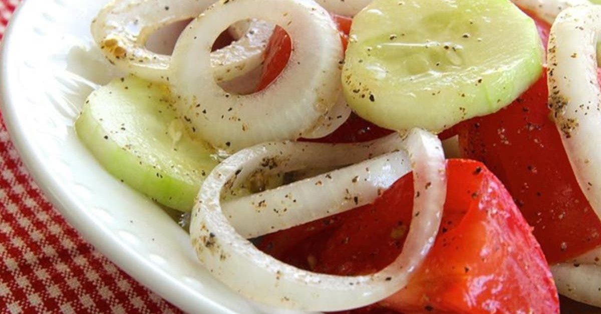 recette-de-salade-au-concombre-oignon-et-tomate-marines