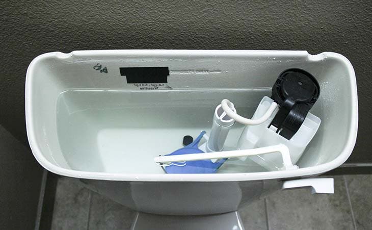 Le réservoir des toilettes Le réservoir des toilettes