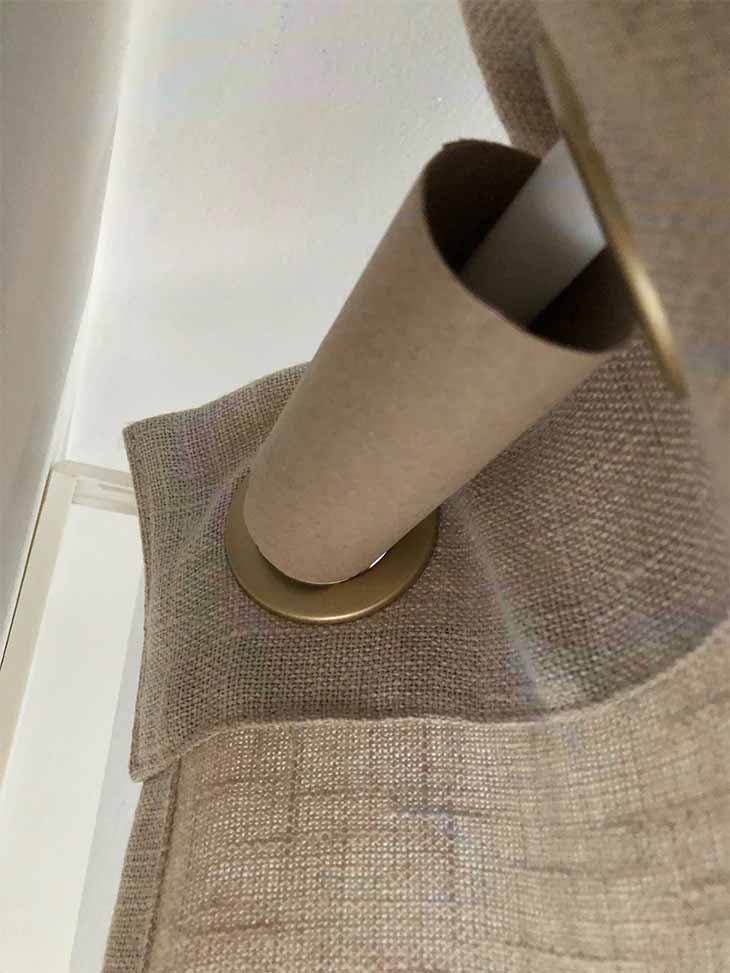 rouleaux papier - Pourquoi faut-il accrocher les rouleaux de papier toilette aux rideaux ?