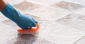 Comment utiliser le savon de Marseille pour nettoyer et faire briller les sols sales