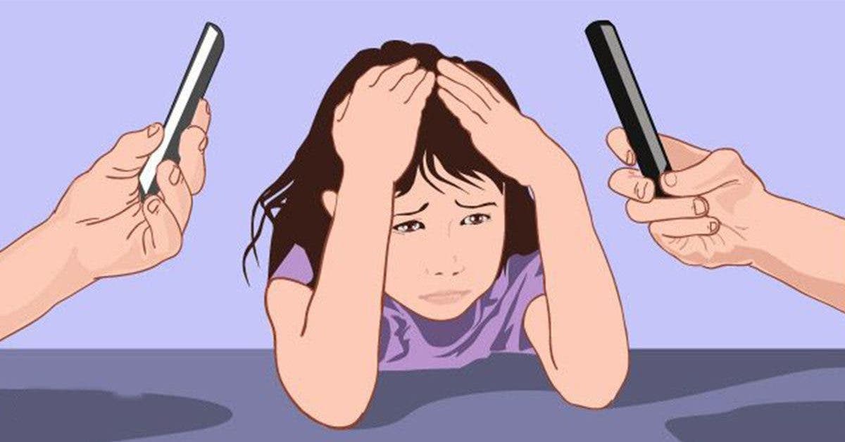 selon-les-scientifiques-les-parents-accros-a-leurs-telephones-portables-affectent-le-developpement-de-leurs-enfants