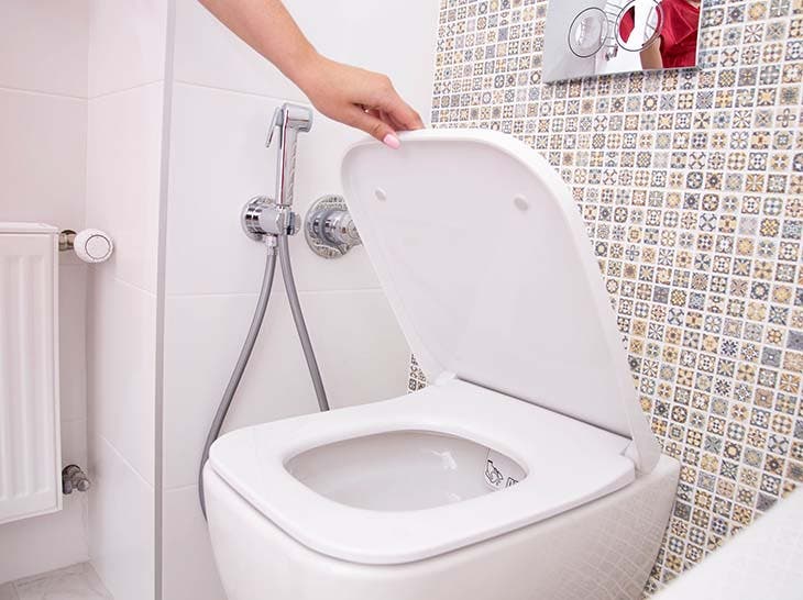clean toilet after cleaning