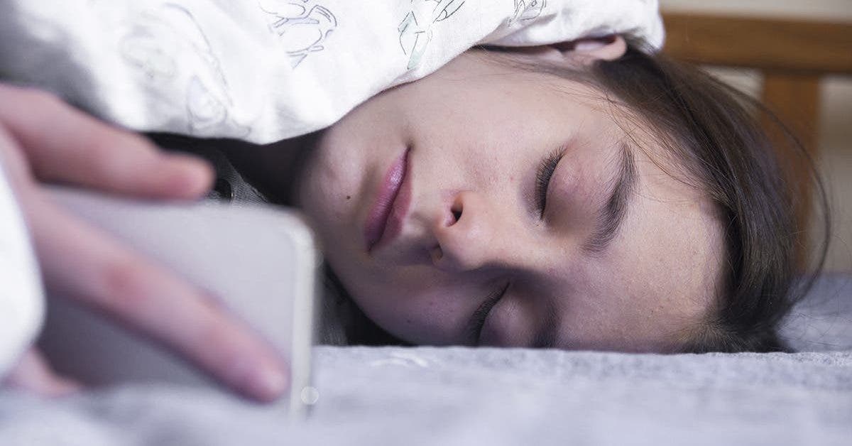 une adolescente de 14 ans meurt dans son sommeil a cause dun smartphone 1