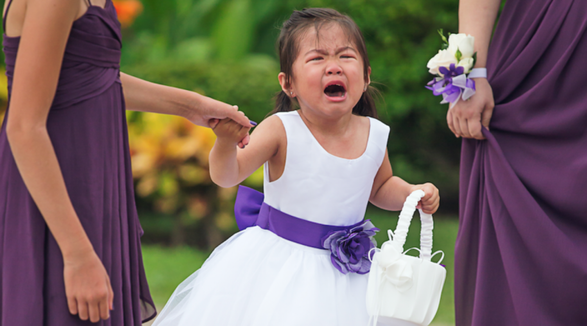 Une future mariée refuse que la fille de trois ans de son fiancé assiste à leur mariage