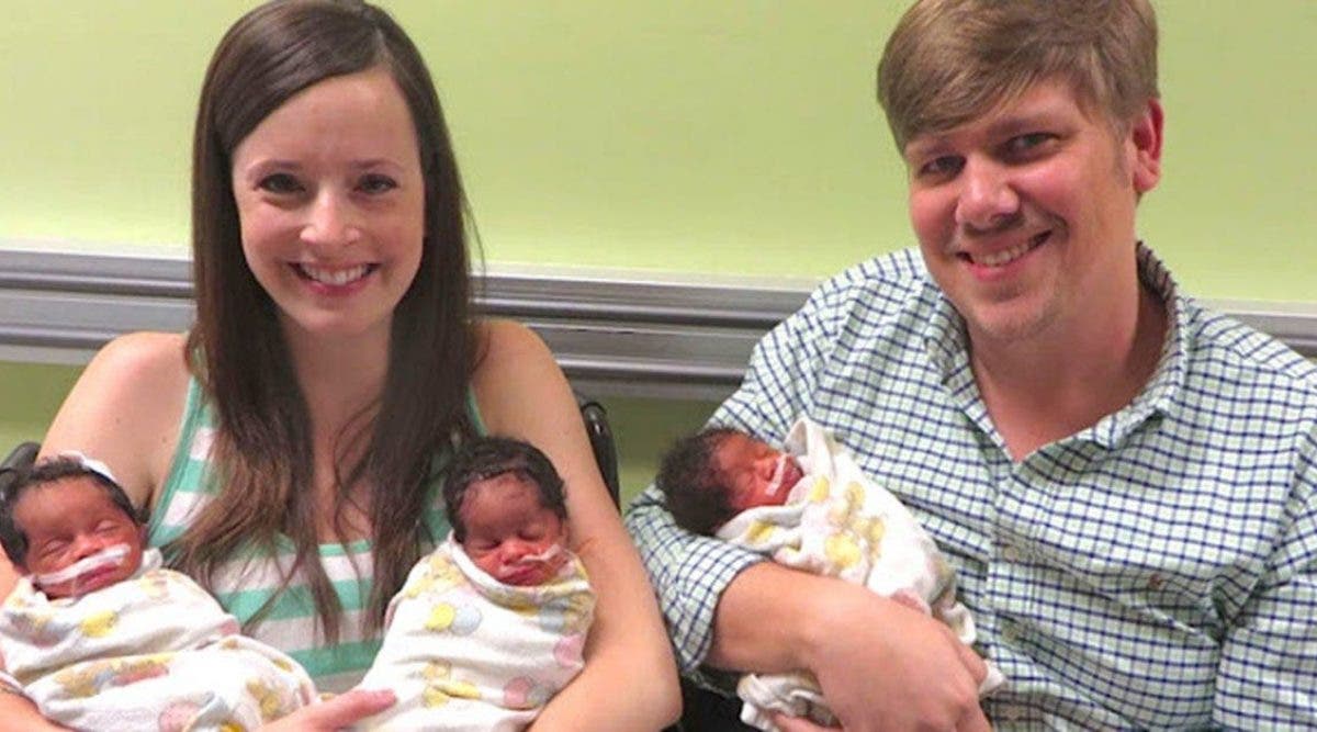 Une maman de couleur blanche donne naissance à 3 bébés noirs