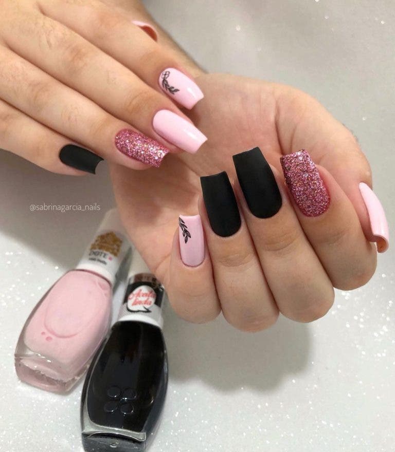 Ongles roses à paillettes 35 idées glamour pour celles qui aiment les paillettes