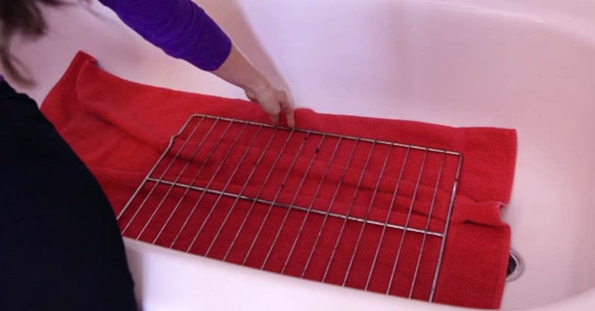 voici-comment-nettoyer-les-grilles-du-four-avec-du-bicarbonate-de-soude