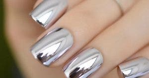 voici-comment-realiser-un-effet-miroir-sur-vos-ongles