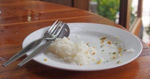 voici-pourquoi-il-ne-faut-pas-manger-les-restes-de-riz