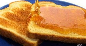 voici pourquoi vous devriez mettre du miel et de la cannelle sur votre tranche de pain chaque matin 1