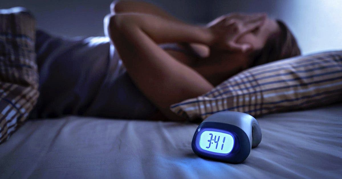 Vous vous réveillez en pleine nuit, toujours à la même heure ? Voici ce que cela peut signifier