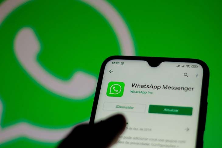 Use la aplicación WhatsApp en su teléfono